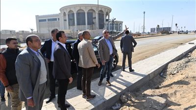وزير الإسكان يتفقد مشروعات تطوير ورفع كفاءة محاور الطرق بالقاهرة الجديدة