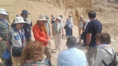 وفد سياحي يزور منطقة 
