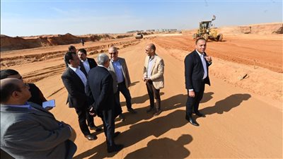 وزير الإسكان: التجمع السادس يتمتع بموقع متميز بين طريقي العين السخنة الجديد والأوسطي