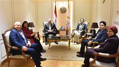 وزير النقل يستعرض استراتيجية وخطط ومشروعات الوزارة في دمياط