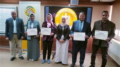 وزير التنمية المحلية: ١٢٩متدربا اجتازوا دورات تطوير العاملين بالمحليات