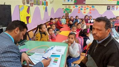 مدير تعليم ابو تشت يوجه بتفعيل الغياب الإلكتروني ومجموعات الدعم المدرسي