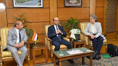 وفد من  العلوم التطبيقية بسويسرا  في ضيافة جامعة اسيوط