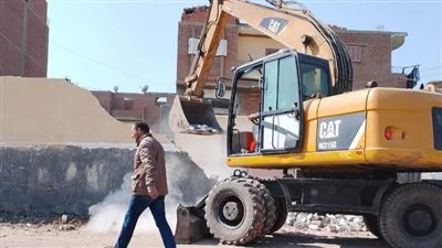 إزالة التعديات ومصادرة معدات ومواد البناء بمدينة الفيوم 