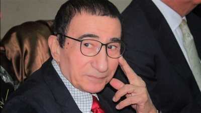 هل الرئيس السادات كان أهلاويًا ولا زملكاويًا؟.. عبدالمنعم عمارة يكشف