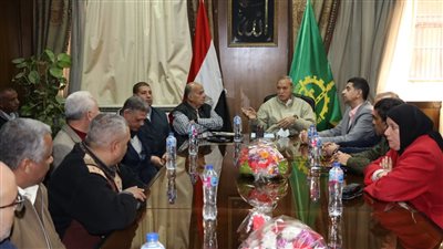 محافظ القليوبية يناقش بدء منظومة جديدة للنظافة بمدن شبرا الخيمة والخصوص