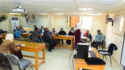 دورات تدريبية في اللغة الإنجليزية لتنمية مهارات العاملين بجامعة سوهاج