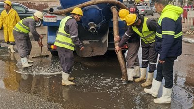 محافظ القاهرة يتابع جهود الأجهزة التنفيذية لرفع آثار الأمطار