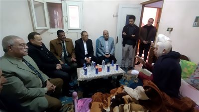 محافظ الشرقية يطمئن على الحالة الصحية لسكرتير مدينة الزقازيق لتعرضه لإصابة عمل