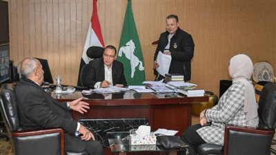 محافظ الشرقية يتابع نسب تنفيذ المشروعات الخدمية بالمراكز والمدن مع نواب البرلمان