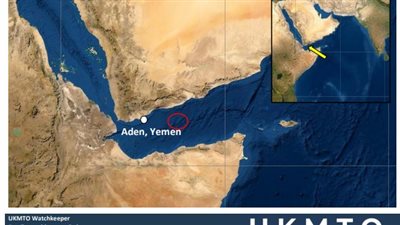 عاجل.. جماعة الحوثي يستهدفون سفينة نقل في خليج عدن