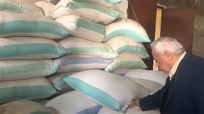 ضبط 6 طن سكر وزيت ومواد غذائية مجهولة المصدر داخل مصنع بالشرقية