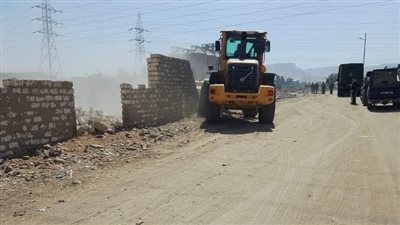 ضمن الموجة ٢٢.. حملة إزالات مكبرة بقرية الترامسة بقنا 