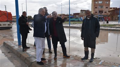 رئيس مياه مطروح يتفقد أعمال إزالة تجمعات مياه الأمطار 
