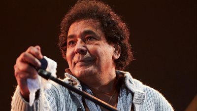 محمد منير من داخل بروفات حفل التجمع الخامس.. فيديو