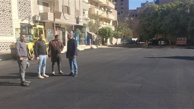 محافظ أسيوط: مواصلة أعمال رصف شوارع منطقة المعلمين 