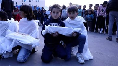 أطفال رفح النازحون يطالبون بحقهم في الحياة ويناشدون العالم لوقف الإبادة الجماعية