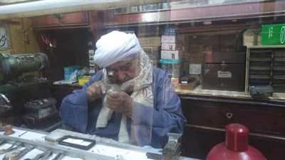 فيديو .. العسقلاني  اقدم ساعاتي بقنا 