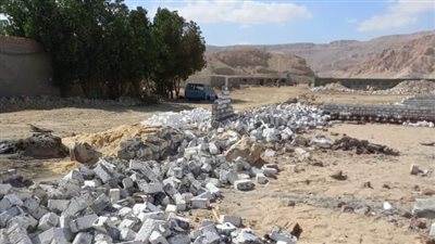 إزالة فورية لحالتى تعدى بقرية المحروسة بقنا