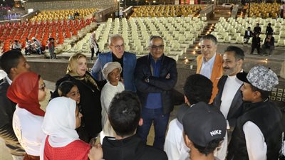 رئيس هيئة قصور الثقافة يتفقد ورش أسبوع 