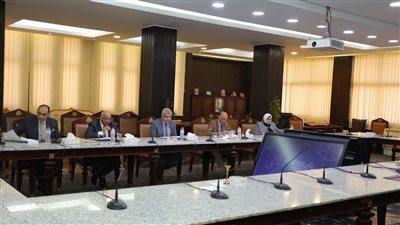 رئيس جامعة الزقازيق يرأس اجتماع اللجنة الدائمة للقيادات 