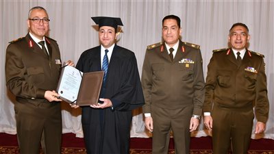 الأكاديمية الطبية العسكرية تنظم مراسم تسليم الشهادات العلمية وتكريم الأطباء المتميزين 
