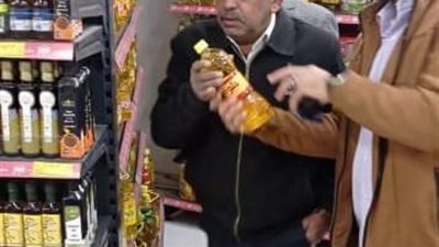 ضبط سكر وزيت قبل تهريبهم وبيعهم بمركز فاقوس