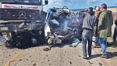 مصرع 3 أشخاص في حادث تصادم سيارة نقل