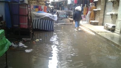 شوارع كفر الدوار تغرق في مياه الأمطار 