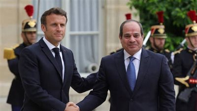 السيسي يبحث مع الرئيس الفرنسي جهود وقف إطلاق النار في قطاع غزة