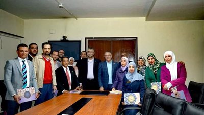 التأمين الصحي بالقليوبية تكرم المجموعة الثانية من الحاصلين علي درجة الماجستير والدكتوراة