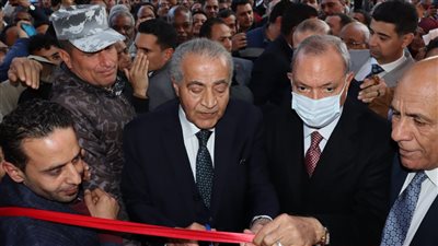 محافظ القليوبية ورئيس الغرفة التجارية يفتتحان معارض 
