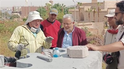 رئيس صندوق التنمية الثقافية يتفقد ورشة 