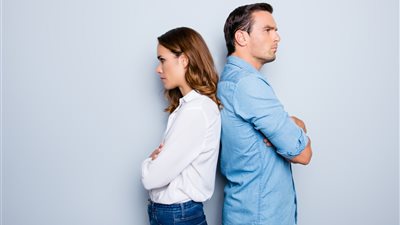 خبير أسري يحذر من العنوسة بسبب وثيقة تأمين الطلاق: خراب بيوت (فيديو)