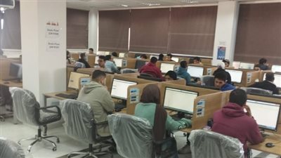 طلاب طب جامعة الاسماعيلية الأهلية يؤدون امتحانات الفصل الدراسي الاول 