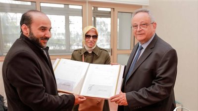 كريمة نجيب محفوظ تهدي مكتبته الخاصة لمكتبة الإسكندرية