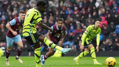 اَرسنال يتقدم على بيرنلي في الشوط الأول