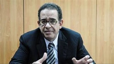 طارق عبد العزيز يطالب بتدخل الرئيس لانقاذ الصناعة
