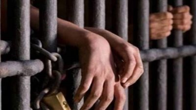 هدد بنشر صور فتاة .. معاقبة عامل بالسجن 10 سنوات بجرجا 