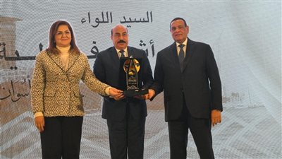 محافظ أسوان يشارك فى حفل وزارة التخطيط لتكريم الفائزين بمبادرة حوافز تميز الأداء