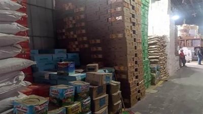 ضبط كميات من السلع الغذائية داخل مخزنين بدون ترخيص في القاهرة