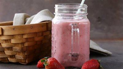 طريقة تحضير عصير فراولة بـ حليب جوز الهند| يقلل قرحة المعدة
