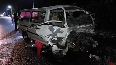 أصابة 7 أشخاص اثر انقلاب سيارة ميكروباص