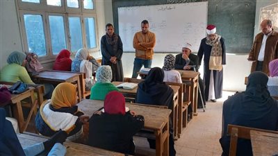 وكيل لجنة مراجعة المصحف في زيارة لفروع الرواق الأزهري بسوهاج