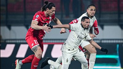 ميلان يخسر من مونزا برباعية مثيرة في الدوري الإيطالي 