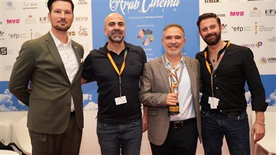 المدير العام للهيئة الملكية الأردنية للأفلام يهدي شخصية العام لصناع السينما الفلسطينيين