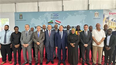 وزير النقل يلتقي نظيره التنزاني ويزور ميناء دار السلام