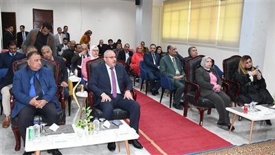 رئيس جامعة قناة السويس يشهد مناقشة دكتوراه بمعهد الدراسات الآفرو - آسيوية