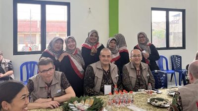 سفير مصر بإندونيسيا يشارك في متابعة إجراء الانتخابات الرئاسية والتشريعية والمحلية