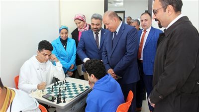 رئيس جامعة المنصورة الأهلية يتفقد العملية التعليمية والأنشطة الطلابية